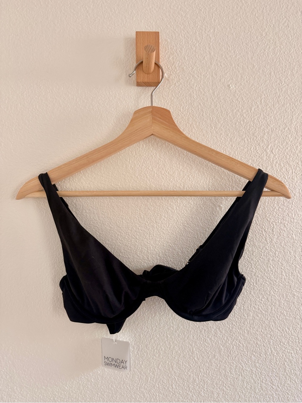 NWT Monday Swimwear Formentera Underwire Bikini Top